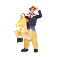 Costume d'adulte sur les épaules d'un cheval