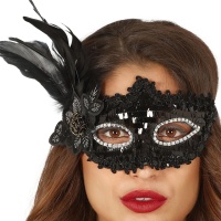 Masque décoré d'une plume et d'une fleur noire