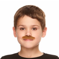 Moustache blonde d'enfant