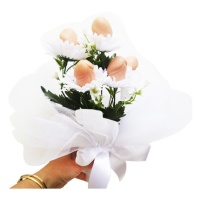 Bouquet de fleurs blanches avec pénis et ruban blanc