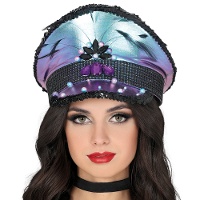 Casquette de police violette ornée de strass et de plumes