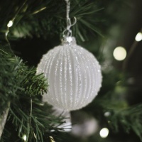 Boules de Noël blanches de 8 cm - 12 pcs.