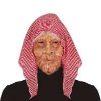Masque d'une vieille femme avec un foulard rouge