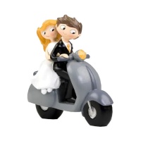Figurine pour gâteau de mariage des mariés sur un scooter 17 cm