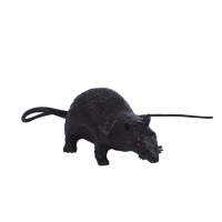 rat noir de 15 cm avec des yeux rouges