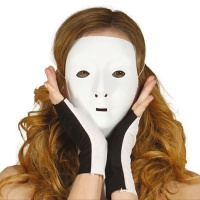 Masque en plastique blanc sinistre