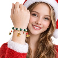 Bracelet à charms aux motifs de Noël